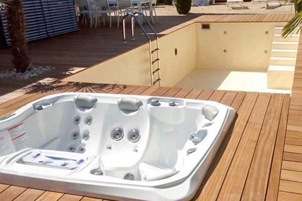 Pool Standort DKS Pool mit Whirlpool